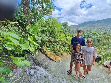 Young guests on the rock with the valley behind - lifeonwheel.com