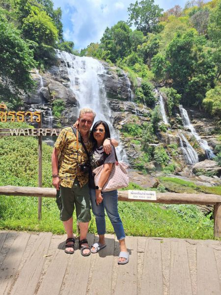 An embrace with the full waterfall behind - lifeonwheel.com