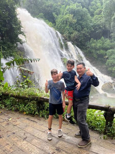 Thumbs up from father and sons at the waterfall - lifeonwheel.com