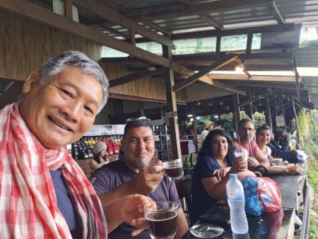 Guests raising a drink together with our guide - lifeonwheel.com