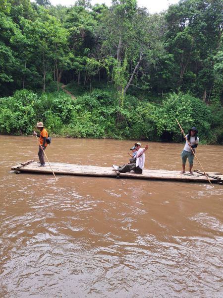 Two polers guiding the raft through the current - lifeonwheel.com
