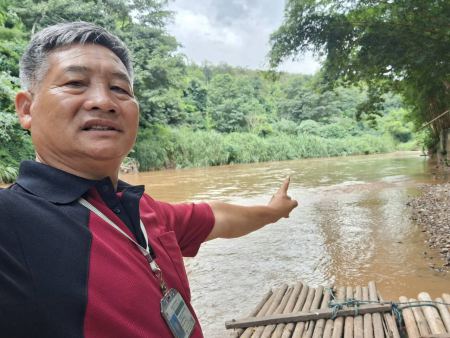 Our guide pointing out the river before the raft ride - lifeonwheel.com