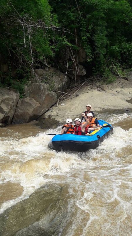 Riding through the rapids on the inflatable raft - lifeonwheel.com