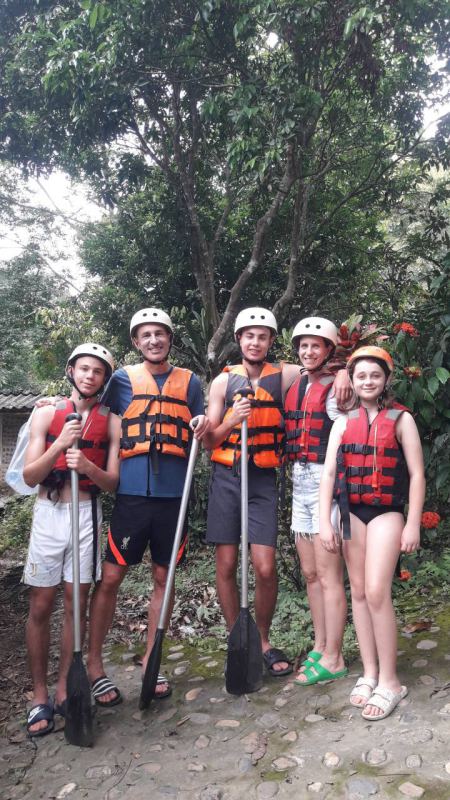 Paddles ready before the rafting run - lifeonwheel.com