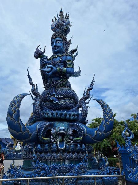 The blue naga guardian of Wat Rong Suea Ten - lifeonwheel.com