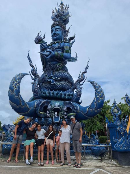 Group photo before the Blue Temple's giant statue - lifeonwheel.com