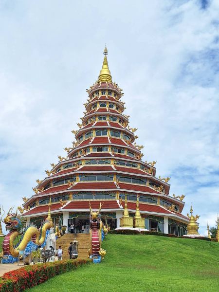 The nine-tiered pagoda of Wat Huai Pla Kang, Chiang Rai - lifeonwheel.com