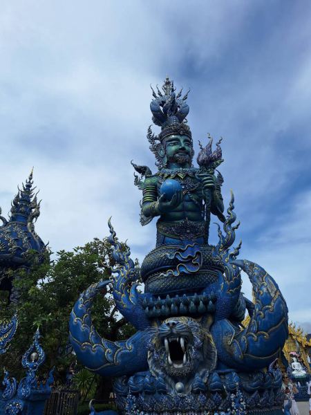 The blue guardian deity above the Blue Temple entrance - lifeonwheel.com