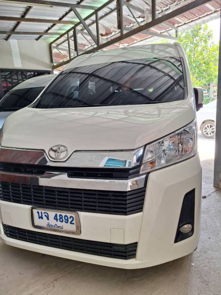 Front view of our private Toyota van - lifeonwheel.com