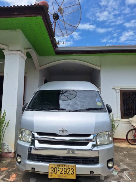 The van tucked under the carport at the house - lifeonwheel.com