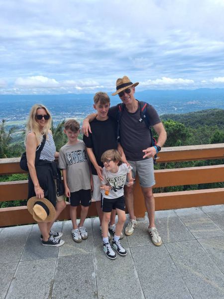 A family at the Doi Suthep terrace above Chiang Mai - lifeonwheel.com