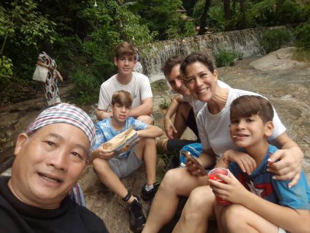 A snack break on the rocks with our guide - lifeonwheel.com